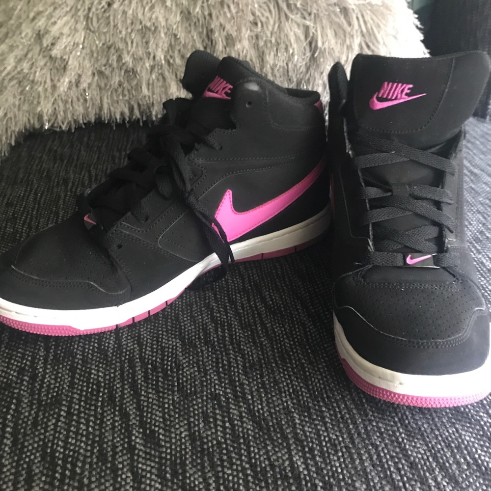 NIKE Women’s High top sneakers